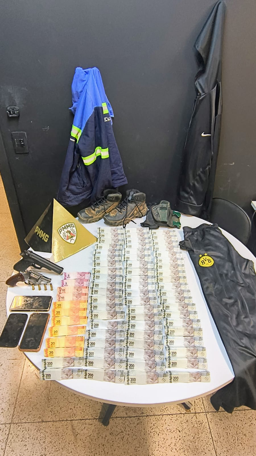 EM PATROCÍNIO, AÇÃO RÁPIDA DA POLÍCIA MILITAR APÓS DILIGÊNCIAS ININTERRUPTAS REALIZA A PRISÃO DE DOIS AUTORES DE ROUBO EM ESTABELECIMENTO COMERCIAL