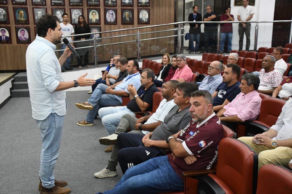 🟧 GOVERNO MUNICIPAL PROPÕE CRIAÇÃO DE CATEGORIA DE BASE EM PARCERIA COM O CAP